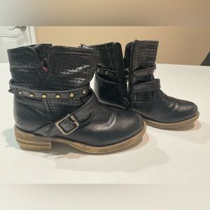 🏖️Skechers Girl’s Black Ankle Boots,Size 12